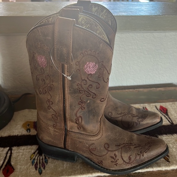 SMOKY mountain boots Other - Smokey Mountain Children's Rosette Children's Rosette Pull On Embroidered Floral